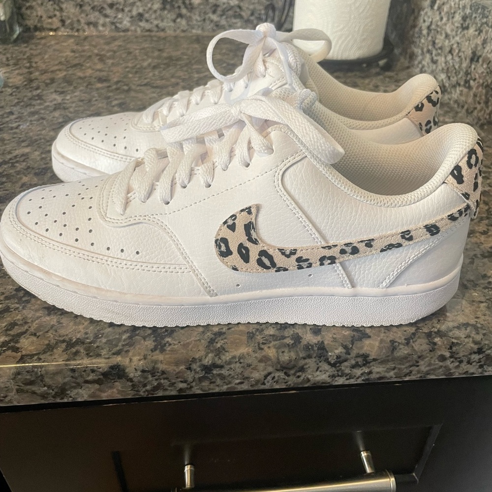 Women's Nike Leopard Court low shoes